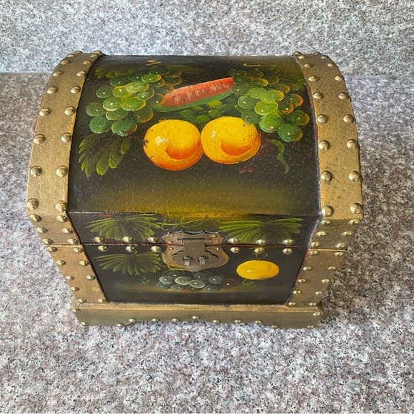 VINTAGE TRUNK - Picture 3 of 16